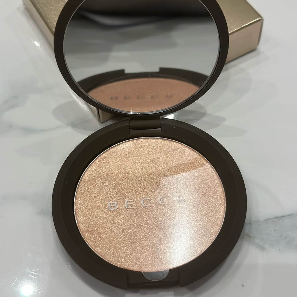 Brand New Becca Highlighter in “Champagne Pop”